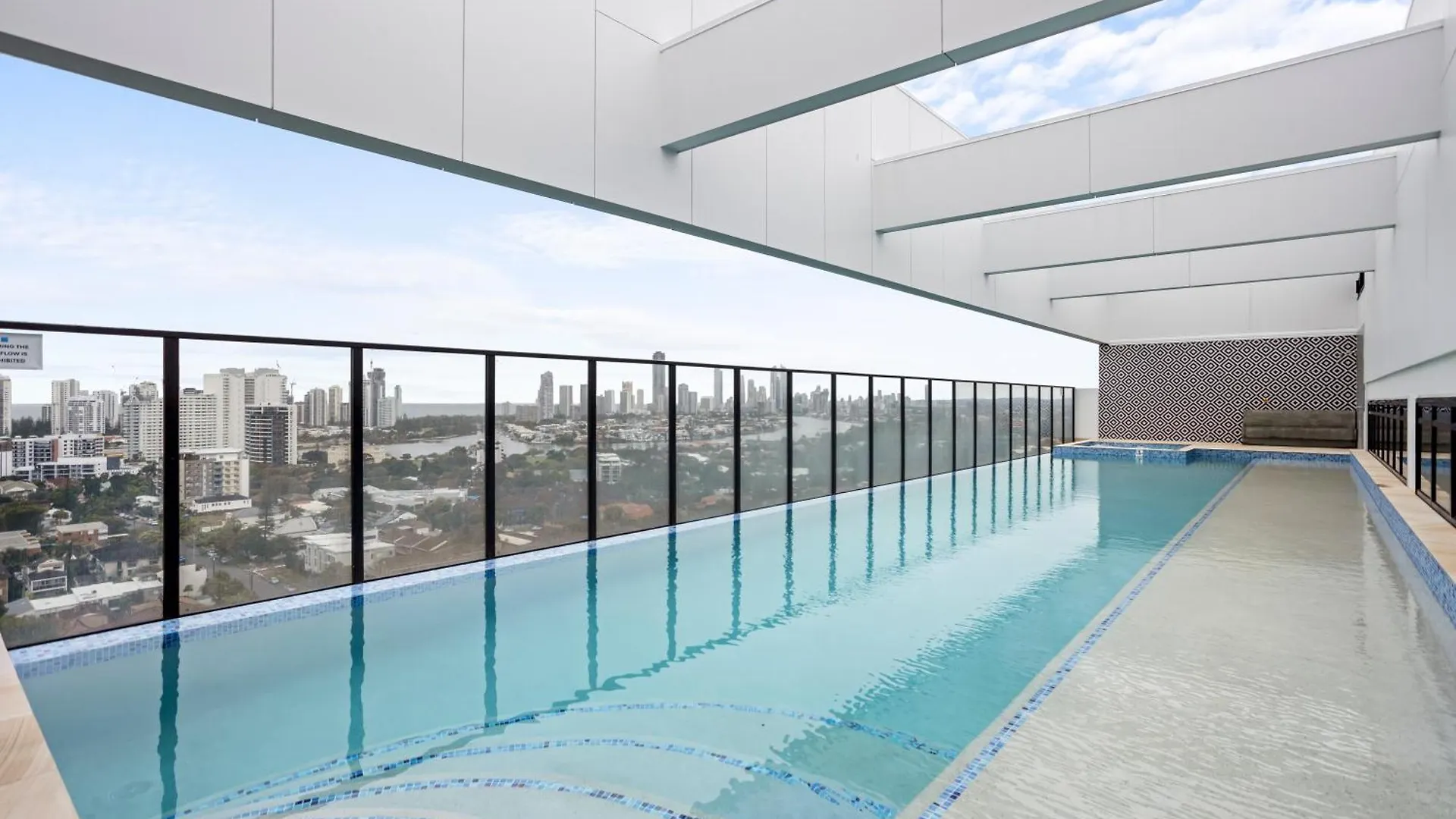 Southport Lux Top Floor Apartment 黄金海岸 澳大利亚