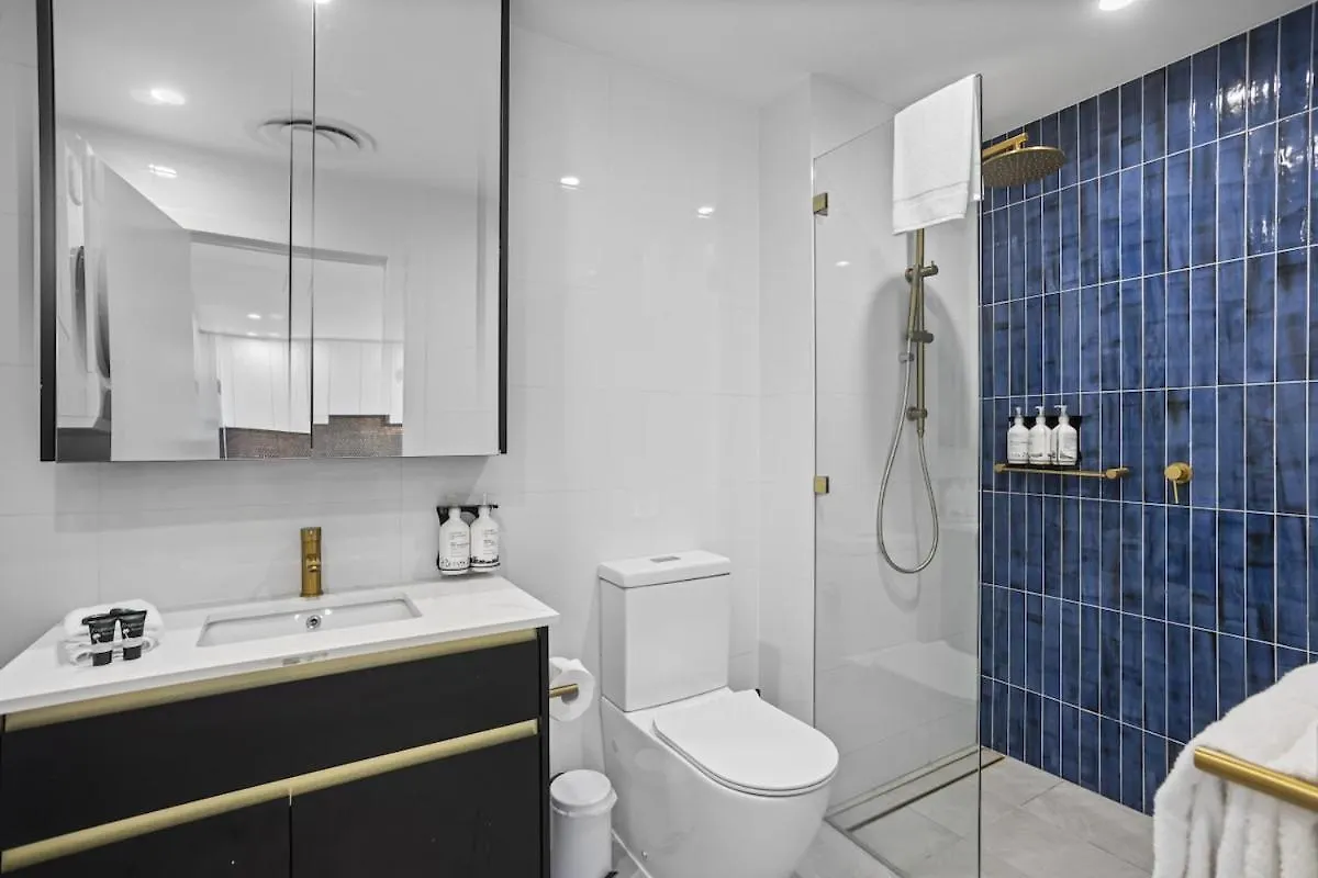 Southport Lux Top Floor Apartment 黄金海岸