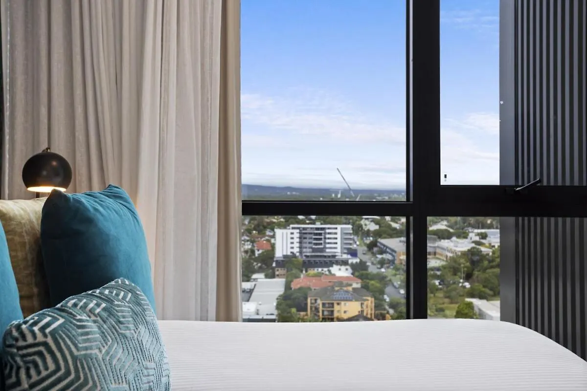 Southport Lux Top Floor Apartment 黄金海岸