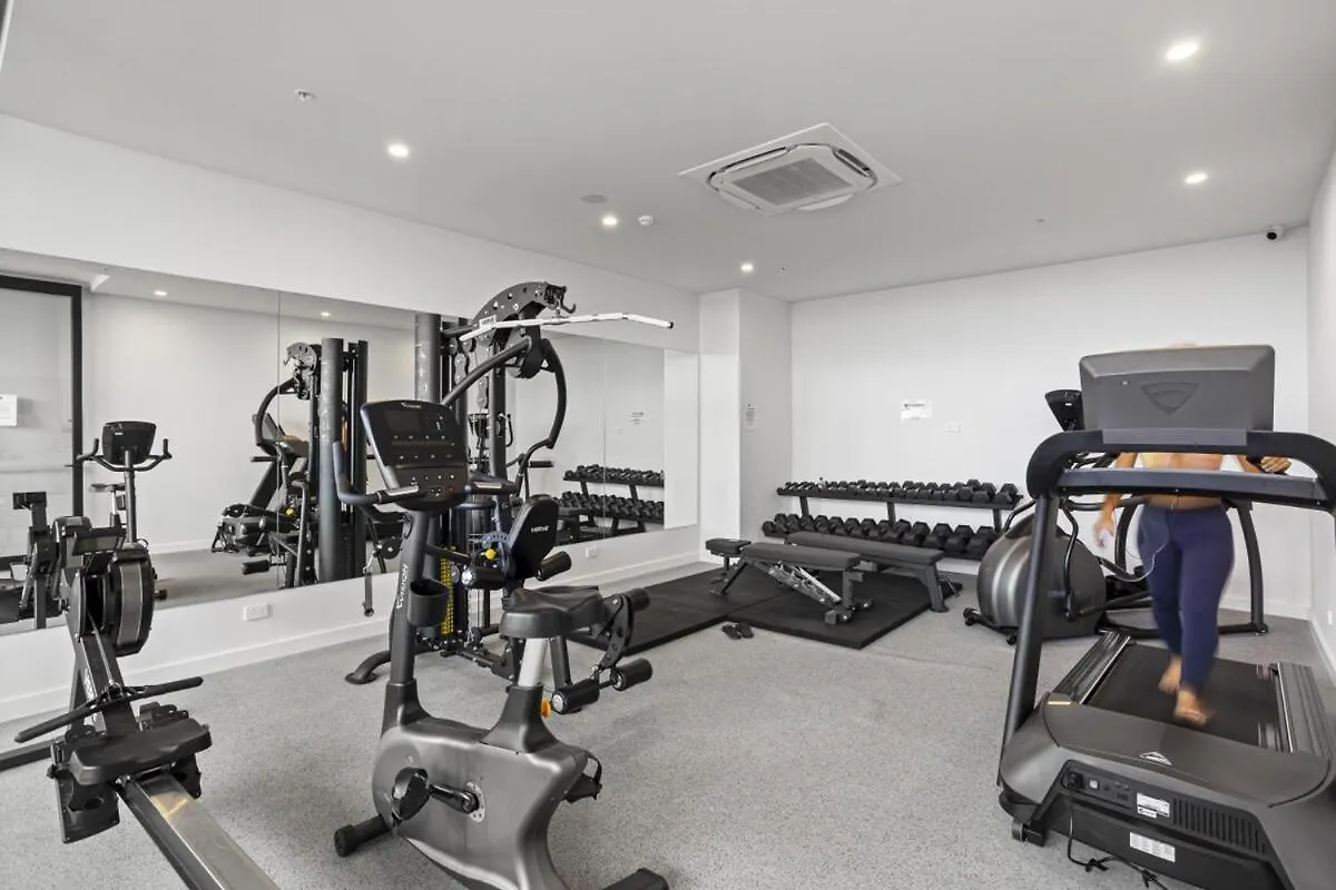 Southport Lux Top Floor Apartment 黄金海岸